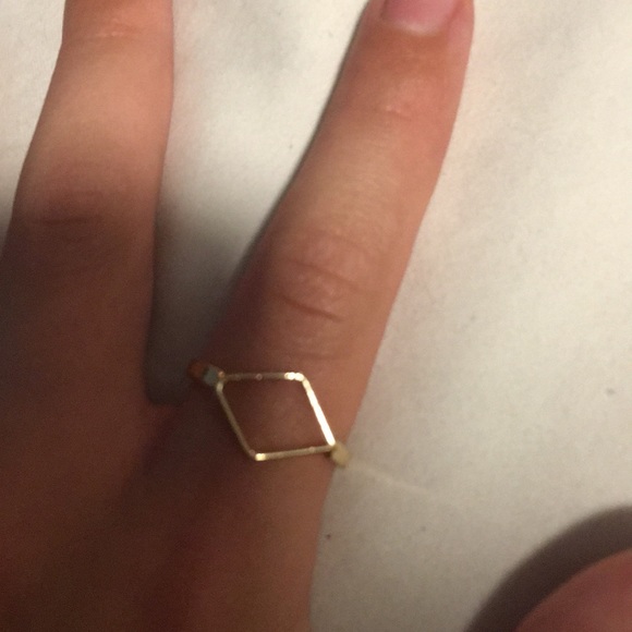 A ring - Picture 2 of 2